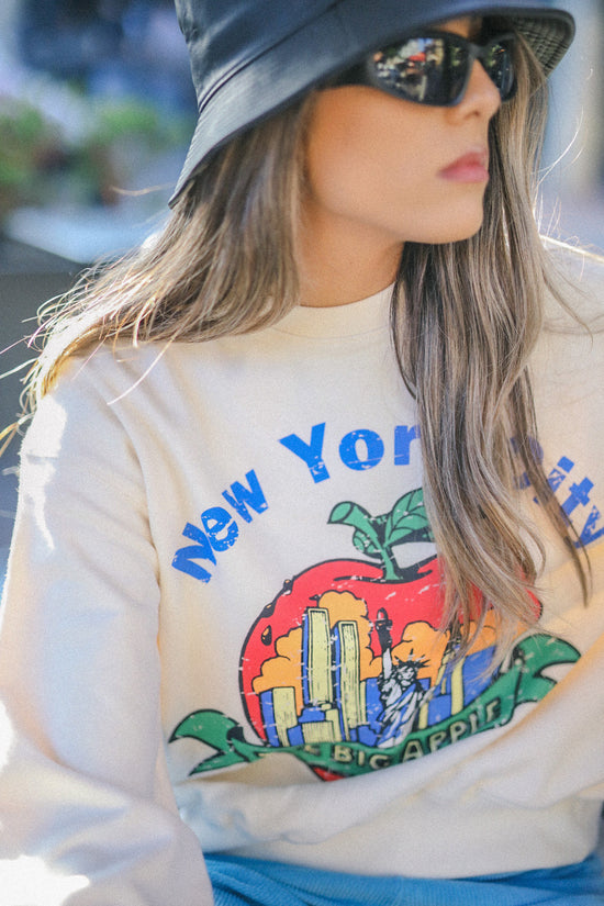 Load image into Gallery viewer, The Big Apple Graphic Sweatshirt
